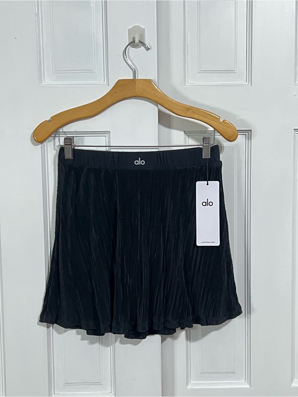 🆕Alo yoga Micro Plisse Tennis Skirt - Black Sz M - Picture 6 of 10
